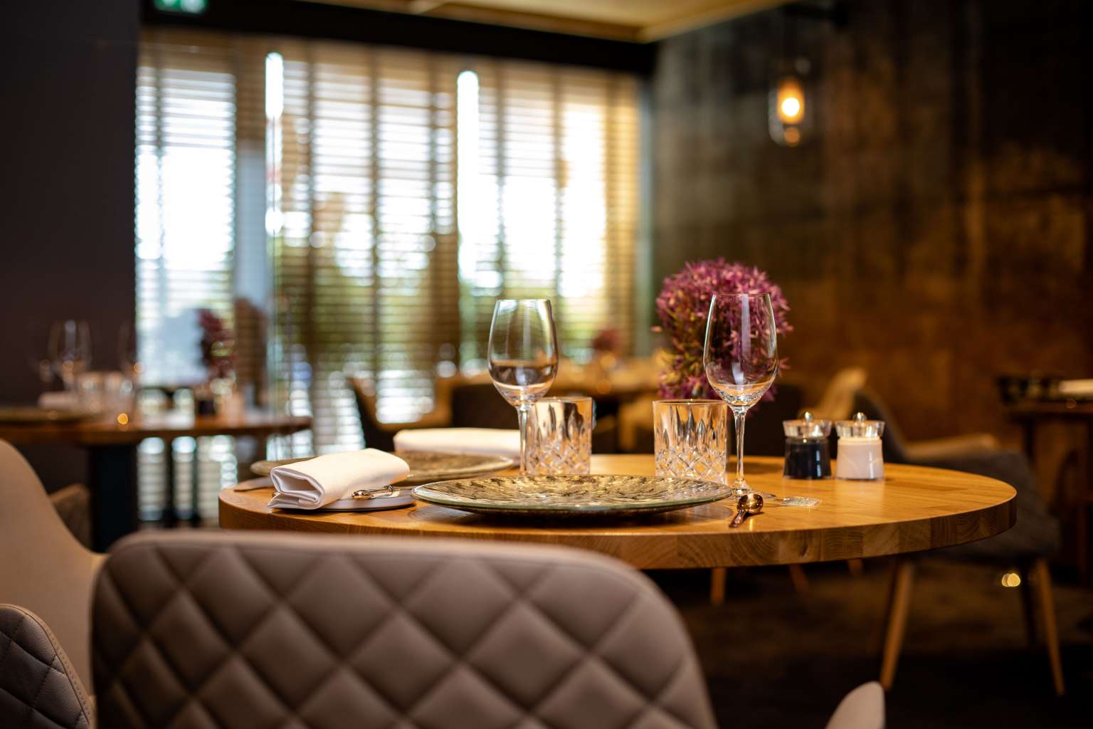Salle du restaurant, éclairage et raffiné