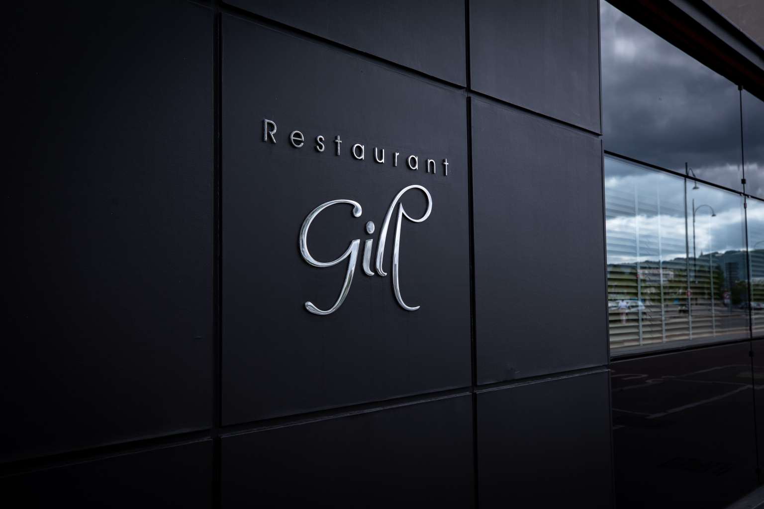 Logo du restaurant gill sur la façade